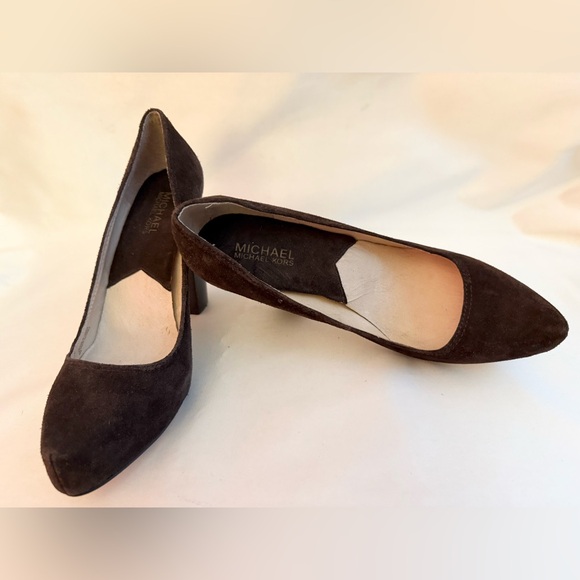 $145 MICHAEL KORS SABRINA Pumps Suede Leather Women Size 8.5M Brown 4.5” Heels - Picture 1 of 13
